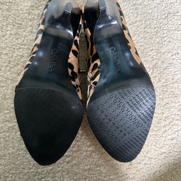 Calvin Klein leopard print booties. Size 8 - Picture 2 of 7
